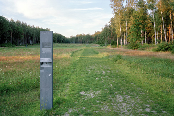GEDENKSTÄTTE BERGEN-BELSEN AM TAG DER ARCHITEKTUR