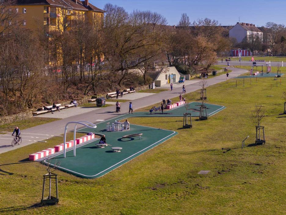 Bewegungsinseln, Sitzbereiche und historische Treppe © Thomas Rosenthal